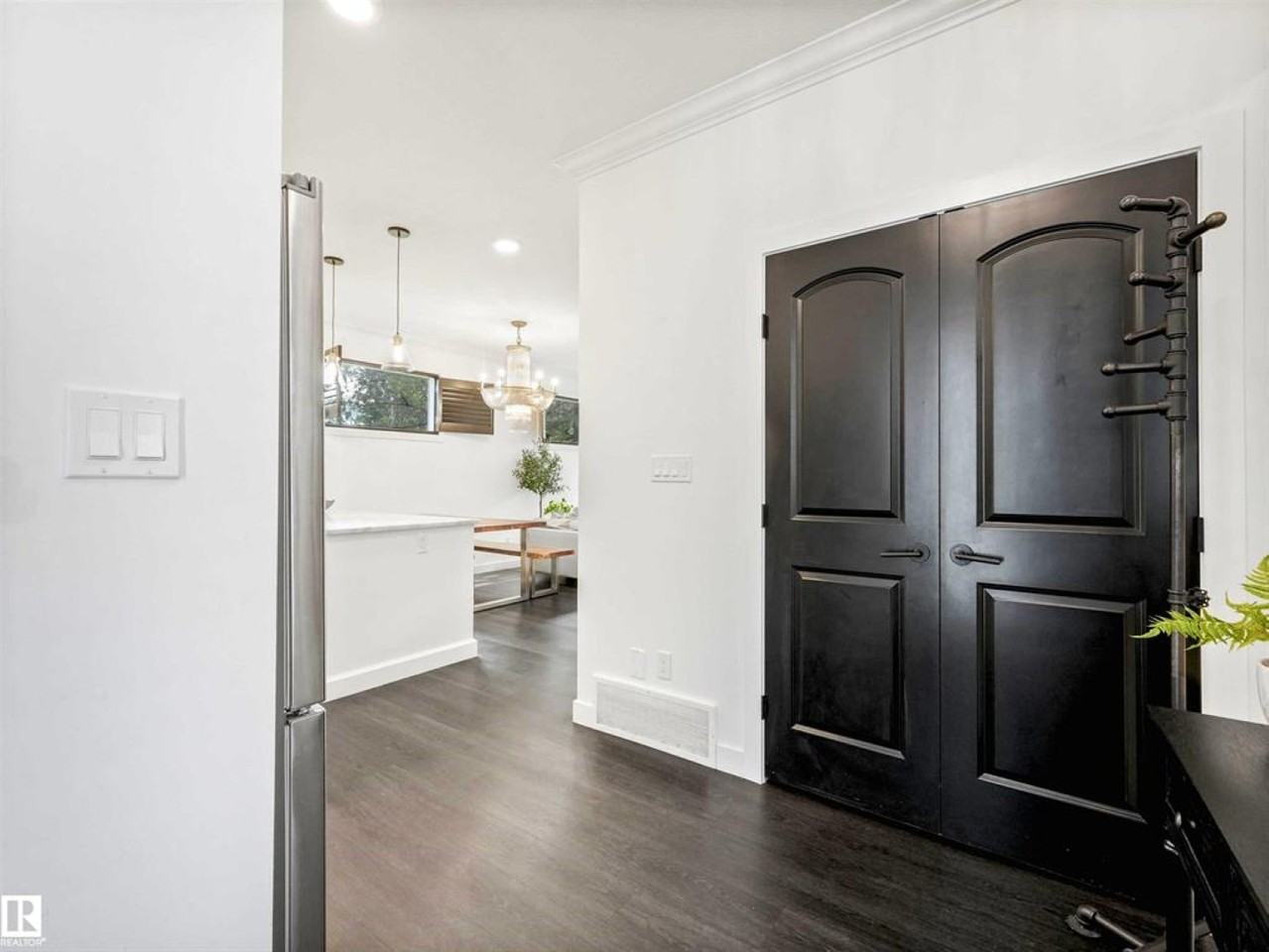 6420 106 St Nw - Photo 3 of 27