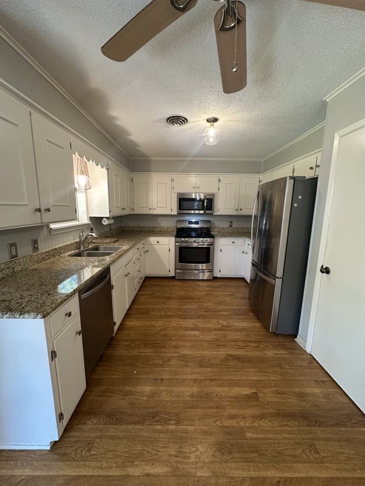 1204 E Stone St #1 - Photo 2 of 11