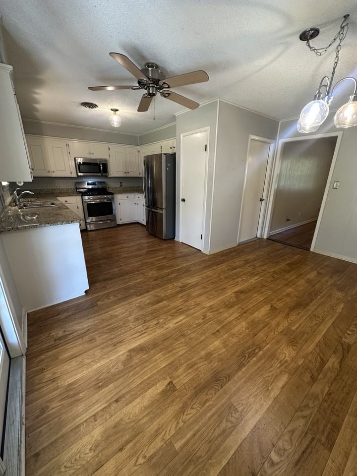1204 E Stone St #1 - Photo 3 of 11