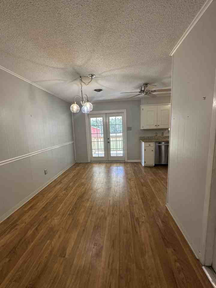 1204 E Stone St #1 - Photo 5 of 11