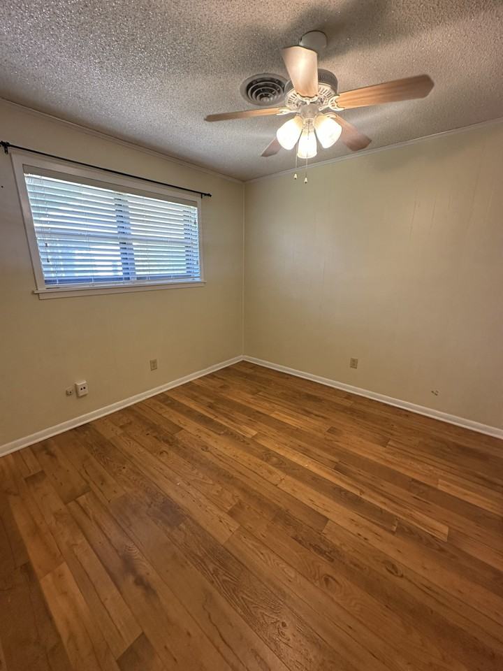 1204 E Stone St #1 - Photo 6 of 11