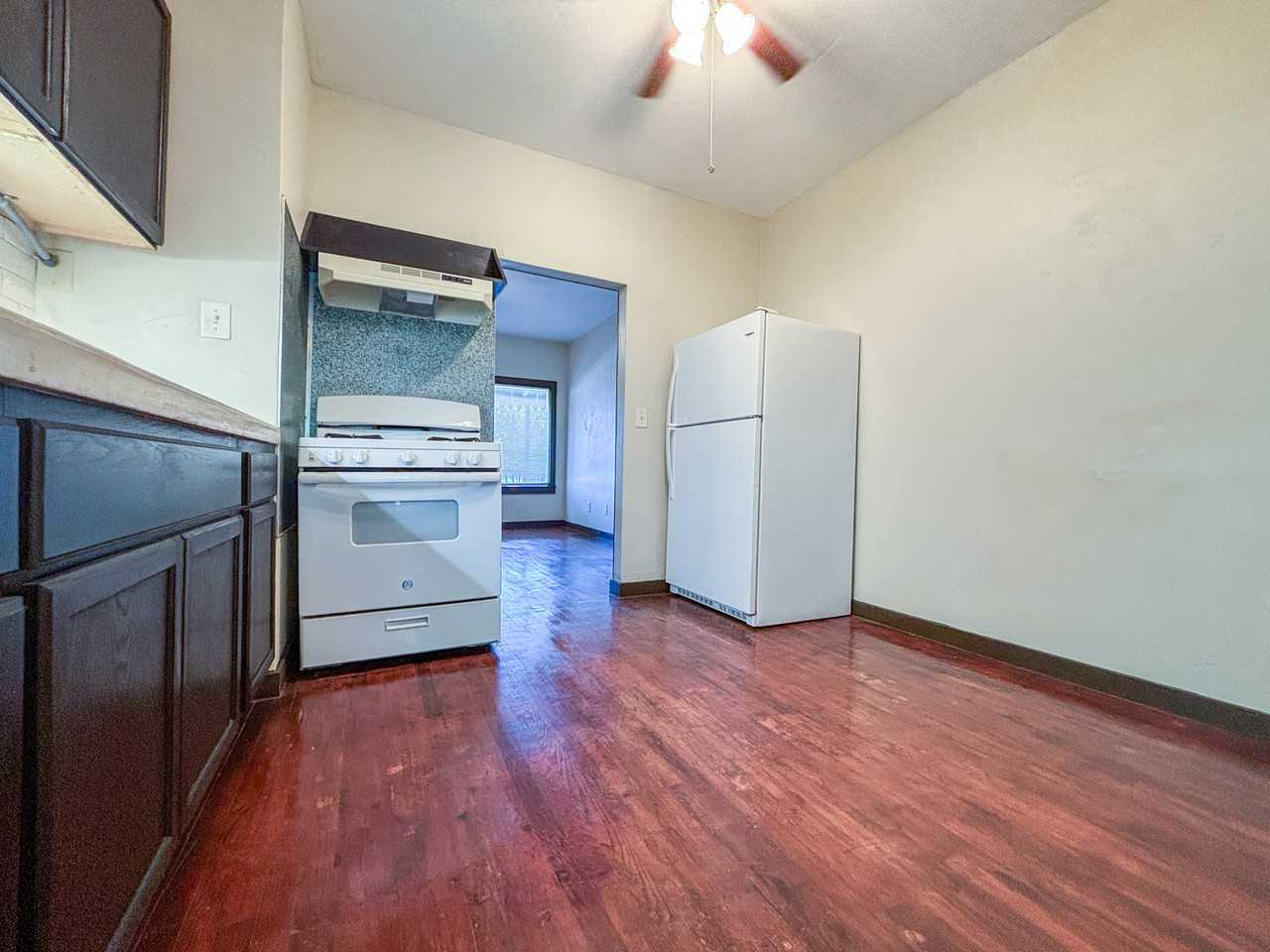 124 S Krueger Ave #1 - Photo 5 of 12
