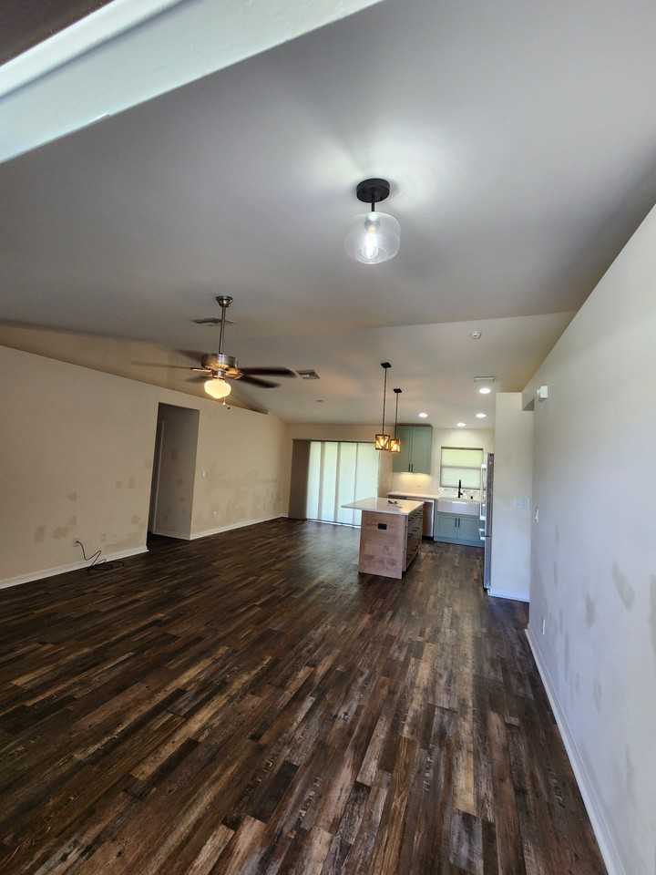 620 Se 12th Ave #1 - Photo 3 of 36