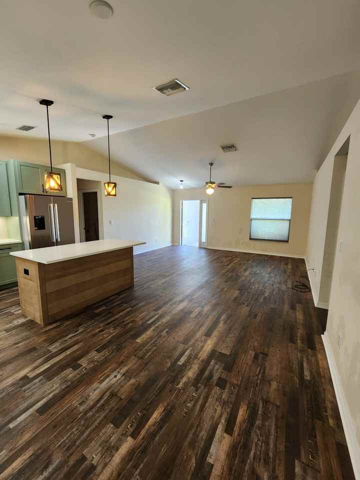 620 Se 12th Ave #1 - Photo 5 of 36