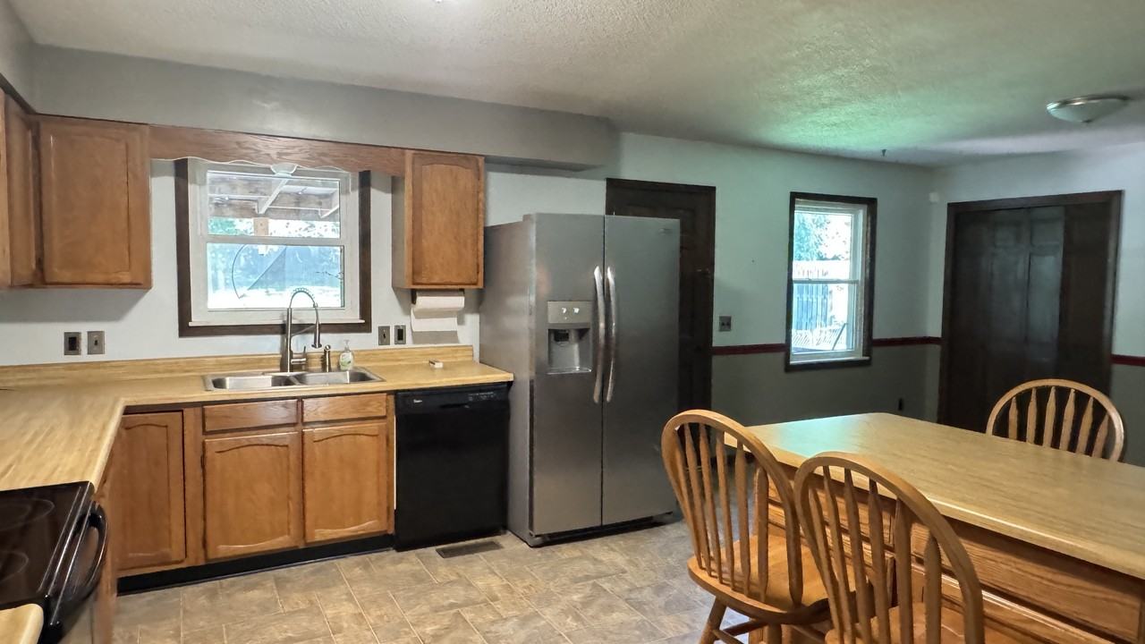 1305 Ridgeway Cir #1 - Photo 3 of 19