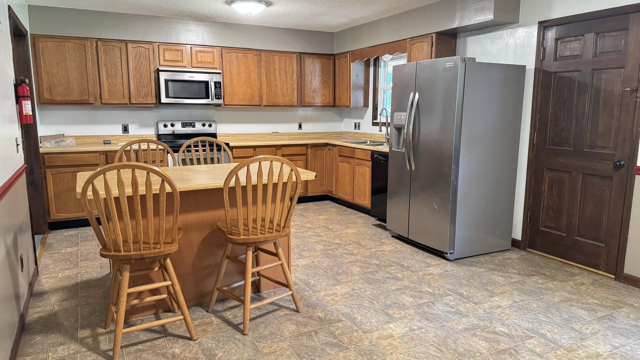 1305 Ridgeway Cir #1 - Photo 5 of 19