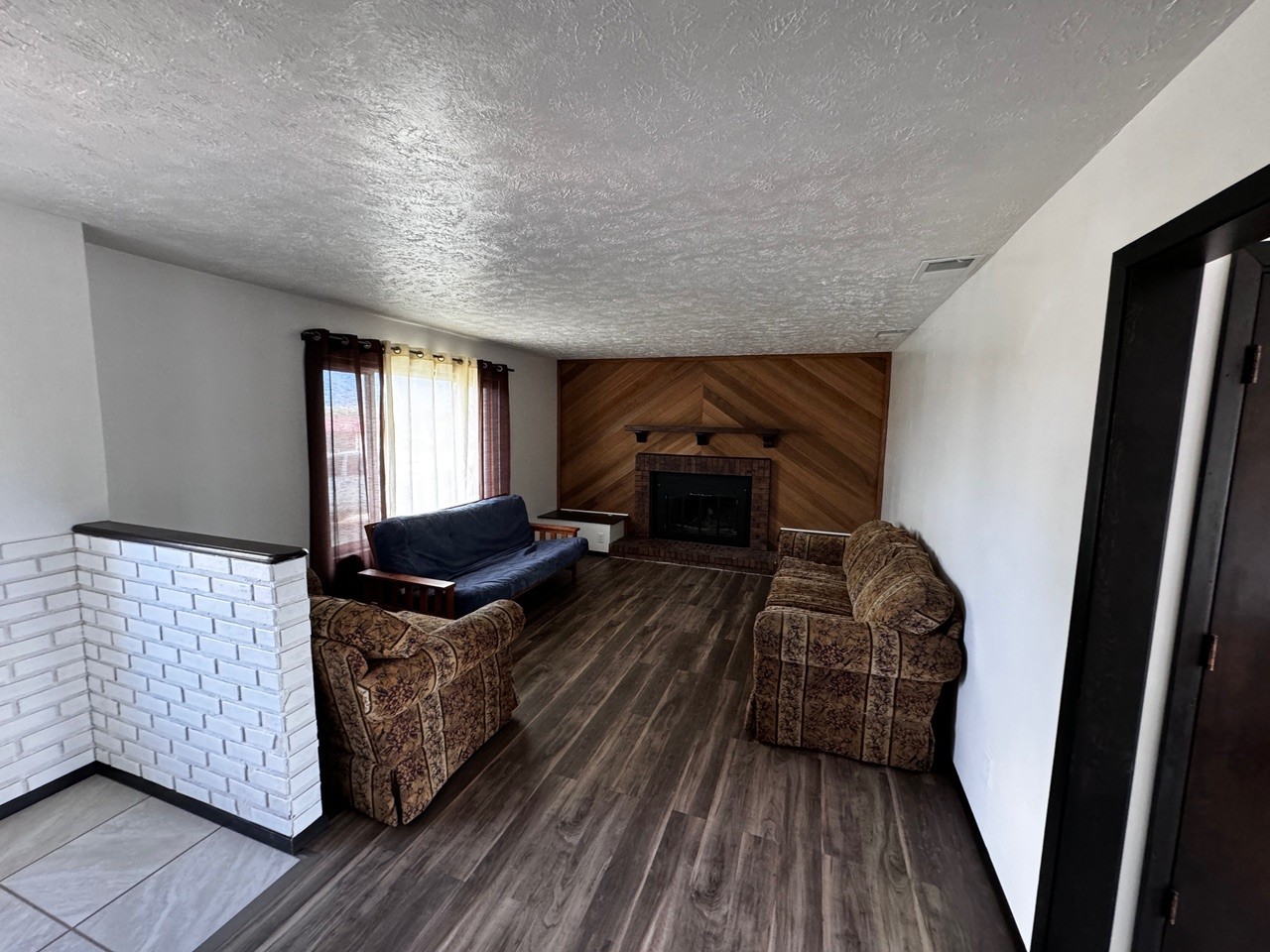 1040 Jade Dr #1 - Photo 2 of 28