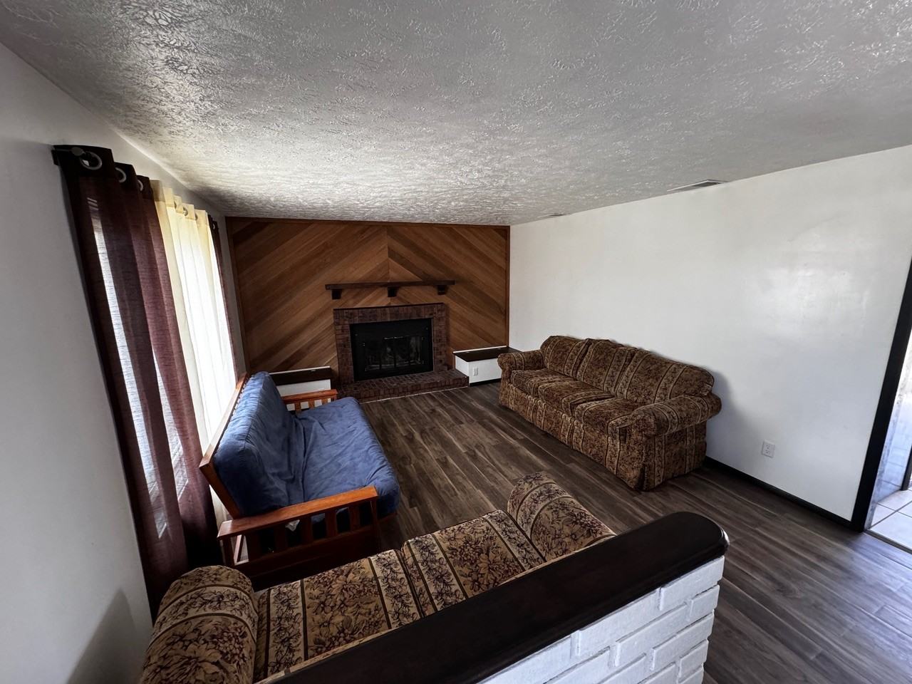 1040 Jade Dr #1 - Photo 3 of 28