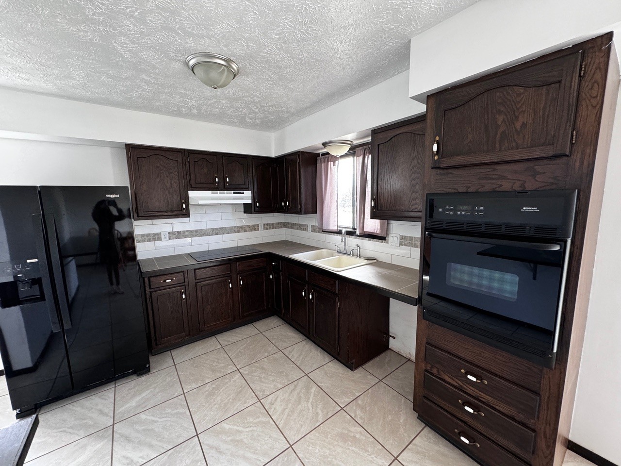 1040 Jade Dr #1 - Photo 4 of 28