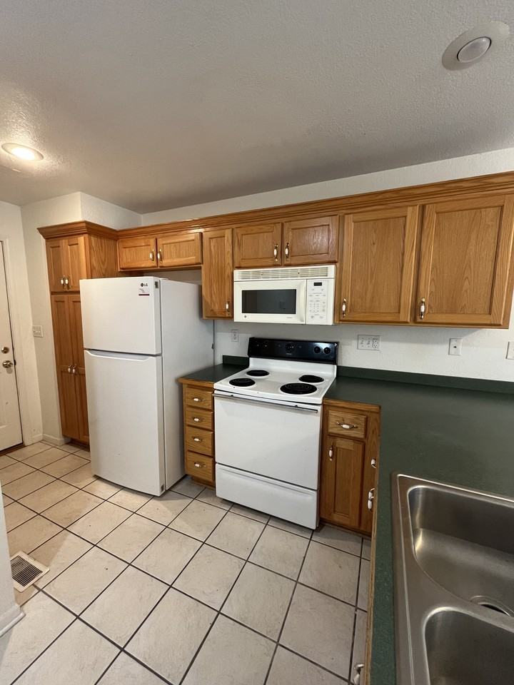 509 Zoll St #B - Photo 7 of 26
