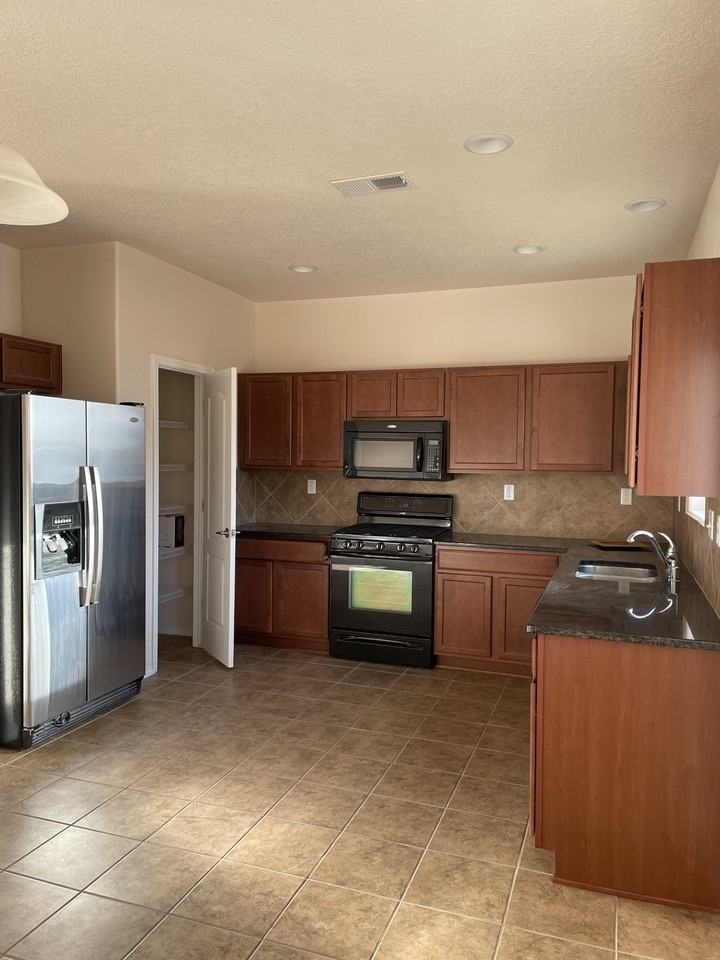 2230 Vista De Colinas Dr Se #1 - Photo 4 of 32