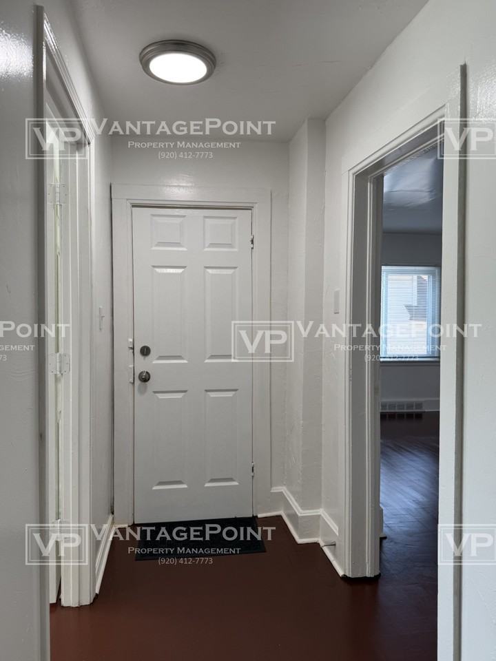 1125 Harvey St Uppr - Photo 3 of 21