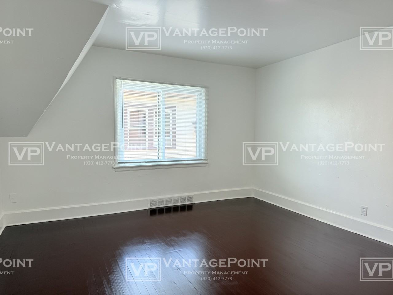1125 Harvey St Uppr - Photo 4 of 21
