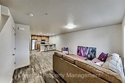 1029 E Iowa Ave #1