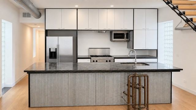 1945 West Thomas Street #2 - Photo 6 of 21