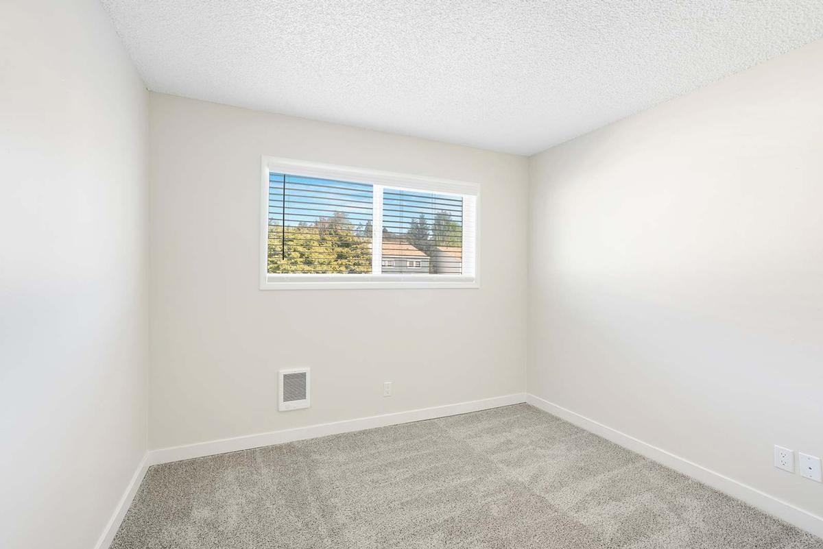 3710 Se Concord Rd - Photo 2 of 33