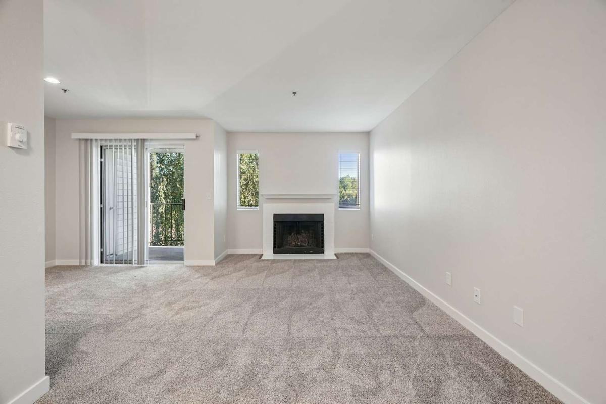 12200 Se Mcloughlin Blvd - Photo 3 of 45