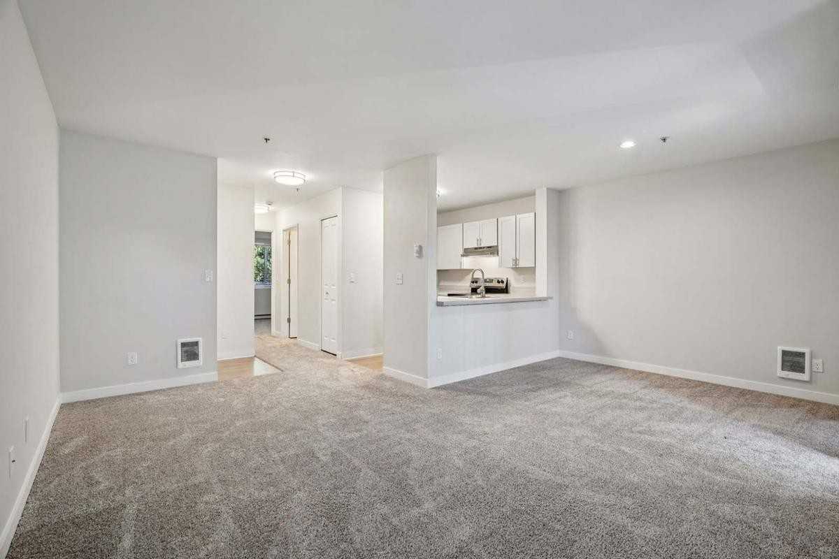 12200 Se Mcloughlin Blvd - Photo 7 of 45