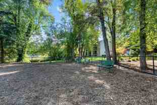 12200 Se Mcloughlin Blvd - Photo 1 of 1