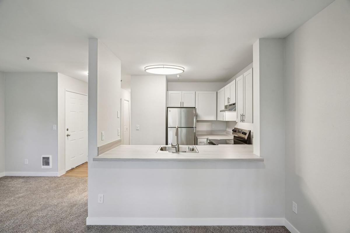 12200 Se Mcloughlin Blvd - Photo 4 of 45