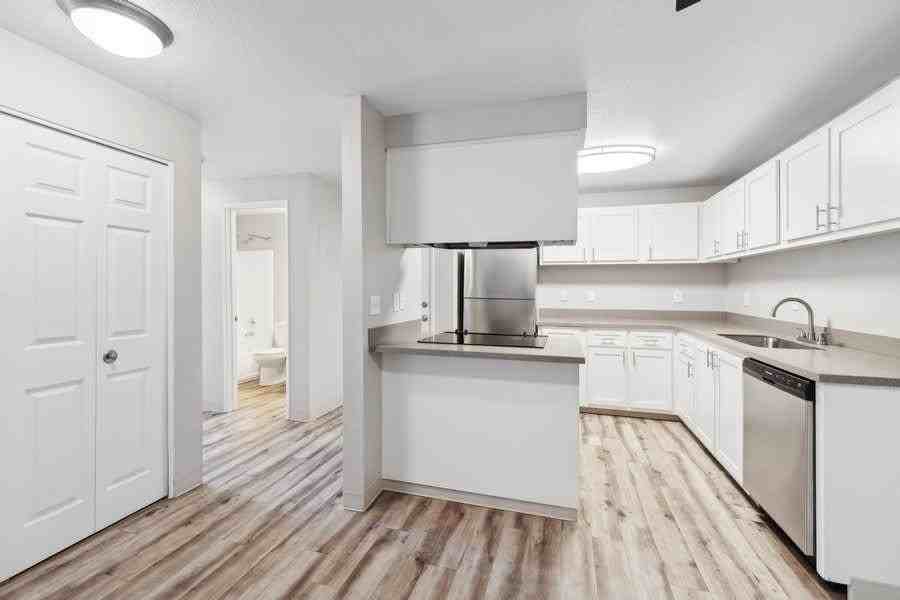 7875 Sw Vlahos Dr - Photo 7 of 48