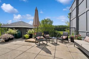 featured image of 110 E 1st St