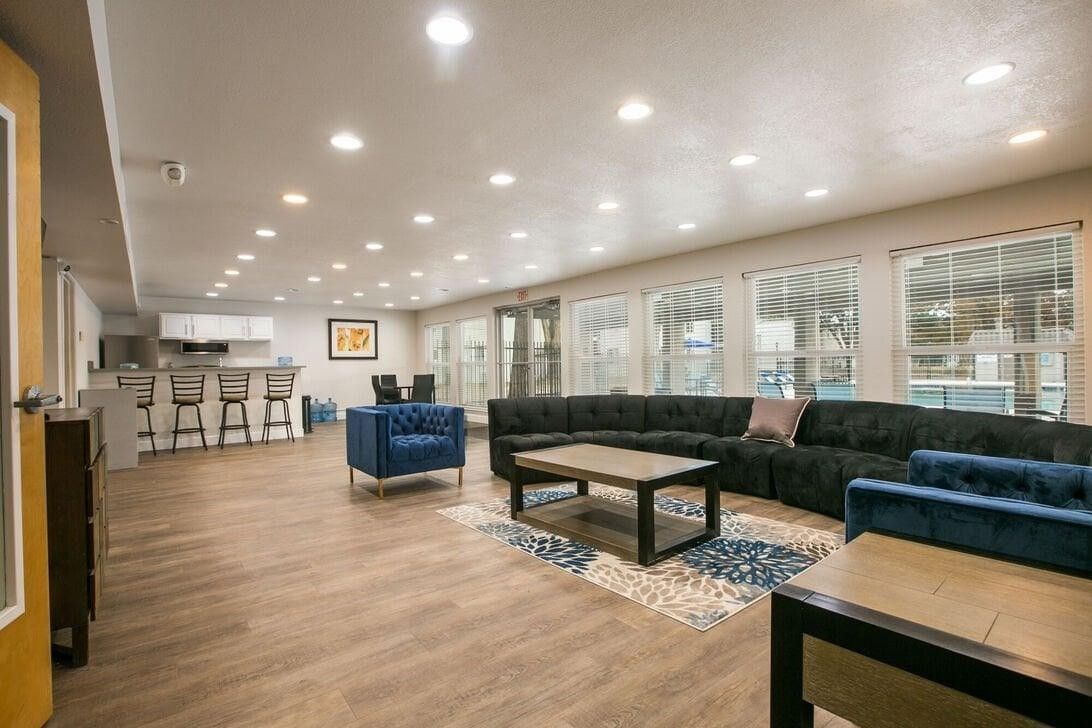 4401 Montgomery Blvd Ne - Photo 5 of 16