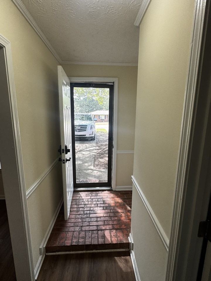482 Huntington Rd #1 - Photo 2 of 24