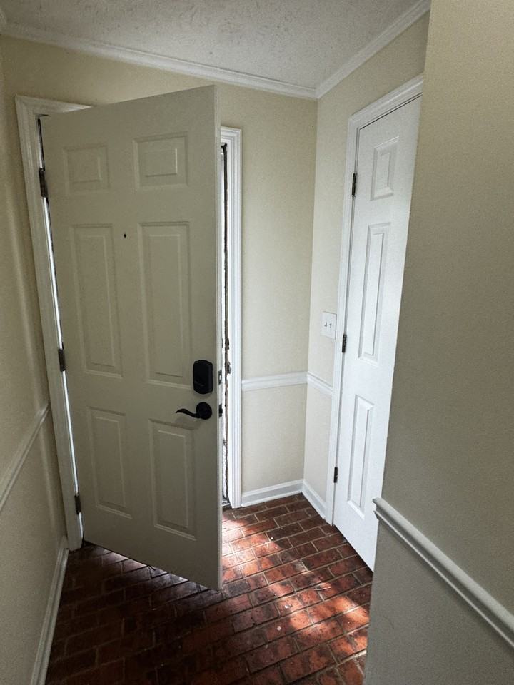 482 Huntington Rd #1 - Photo 6 of 24