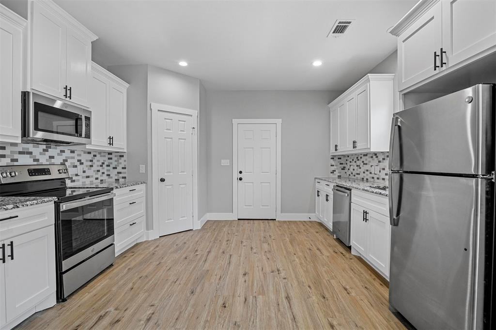 512 E Heron St #1 - Photo 3 of 26