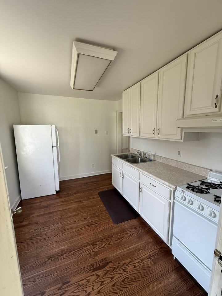 1659 Rockwood Rd #1 - Photo 3 of 11