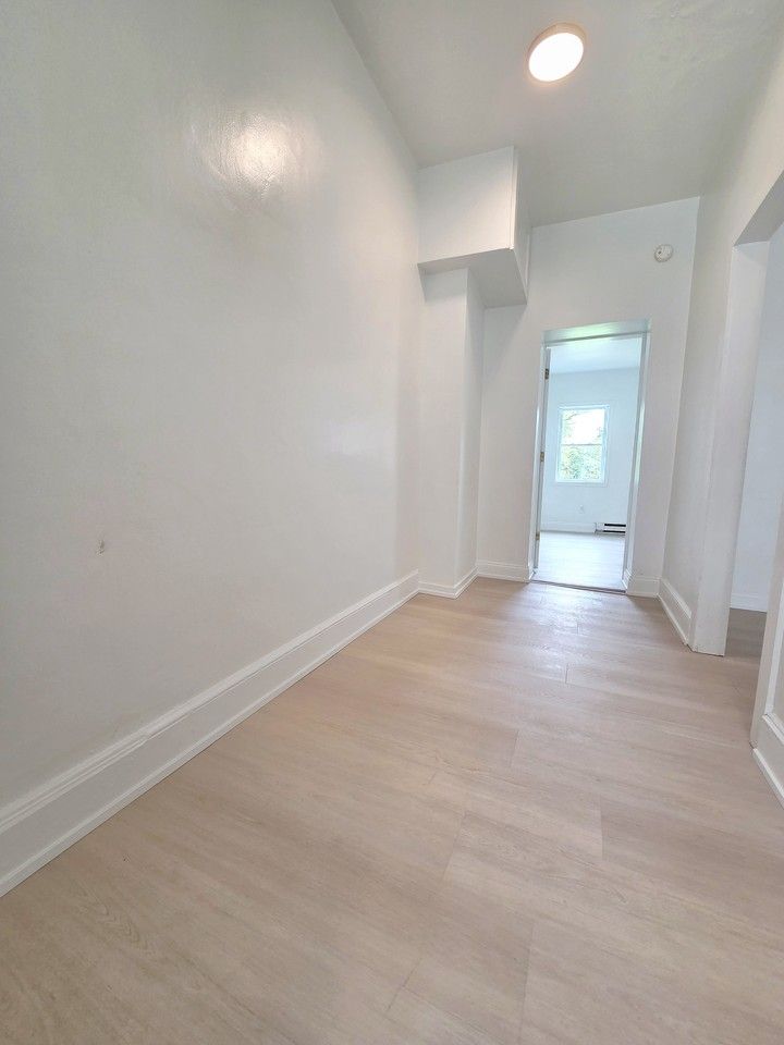 419 Chase St #2 - Photo 4 of 13