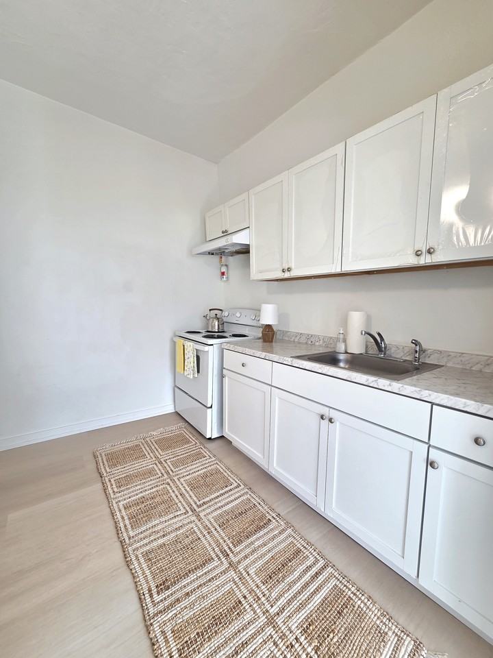 419 Chase St #2 - Photo 7 of 13