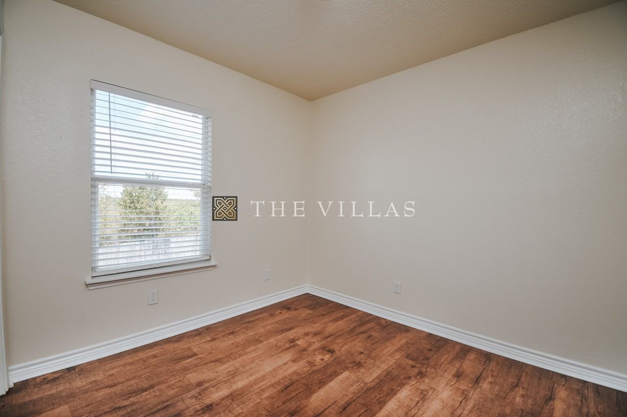 324 Costa Del Oro St - Photo 7 of 15