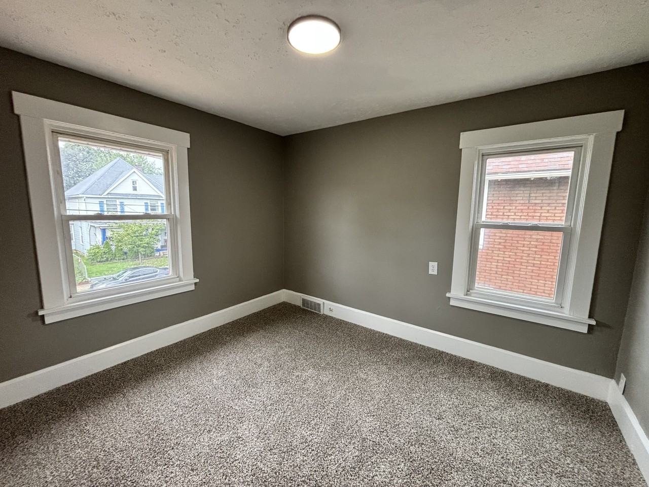 330 Columbus Ave Nw #1 - Photo 4 of 10