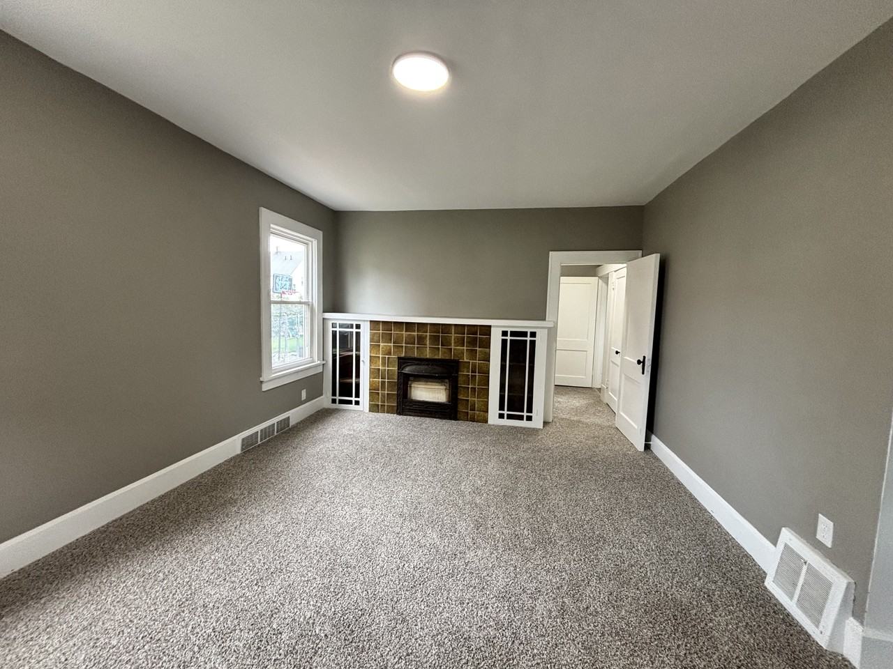 330 Columbus Ave Nw #1 - Photo 5 of 10