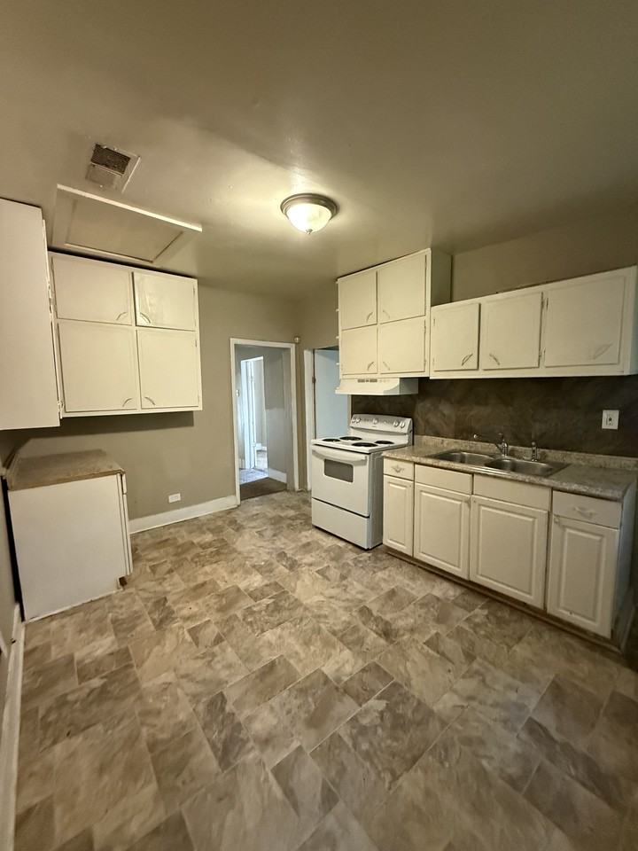 109 59th St #1 - Photo 4 of 8