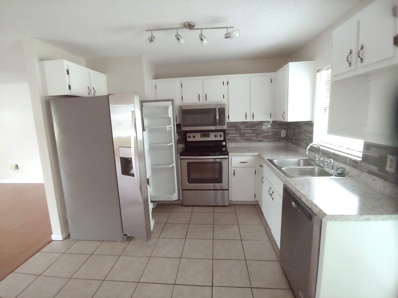 3570 Se 135th Ln #1 - Photo 3 of 3