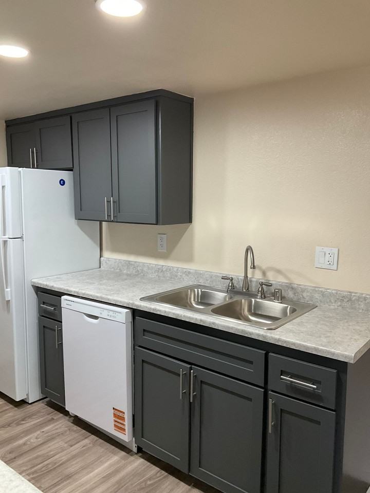 Burgundy House Apartments - Photo 3 of 39