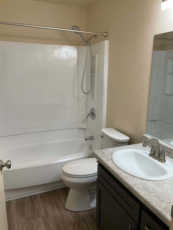 Burgundy House Apartments - Photo 7 of 39