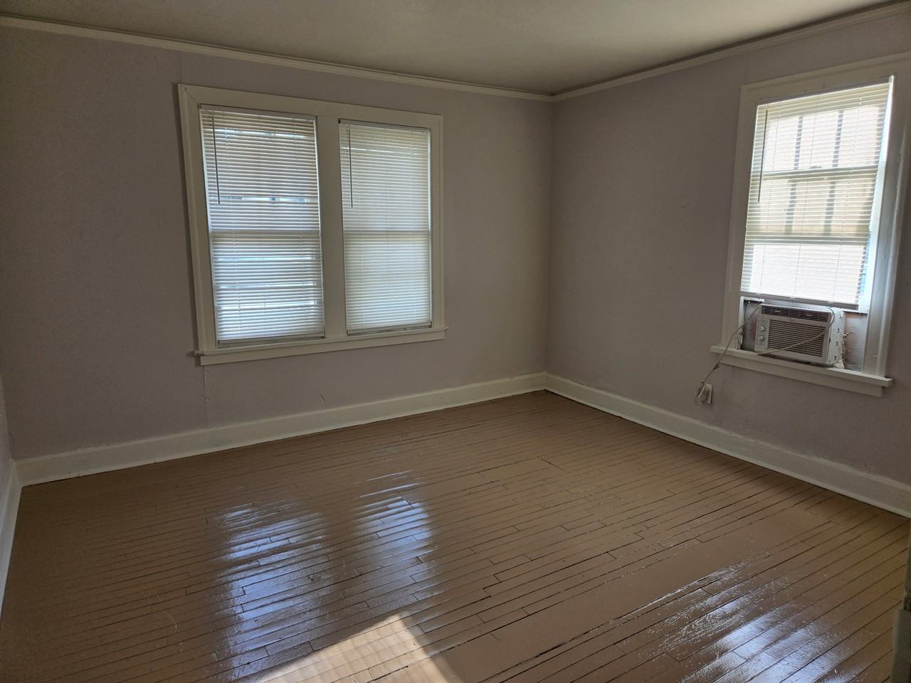 706 W 16th St - Photo 4 of 6