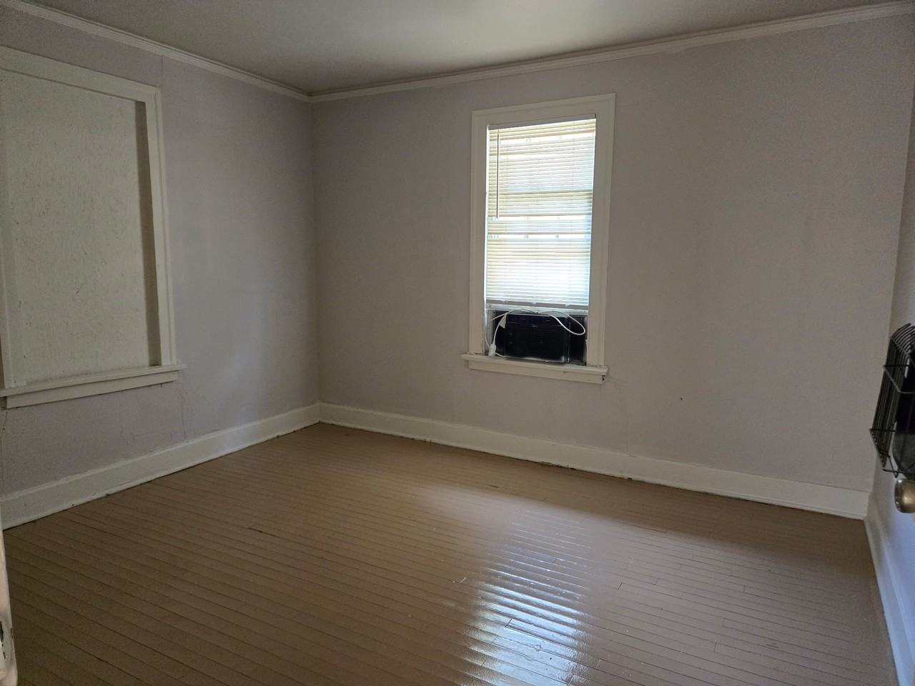 706 W 16th St - Photo 5 of 6