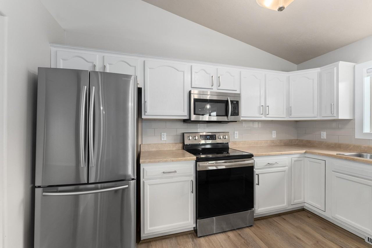 8208 S Hughes Ave #1 - Photo 3 of 40