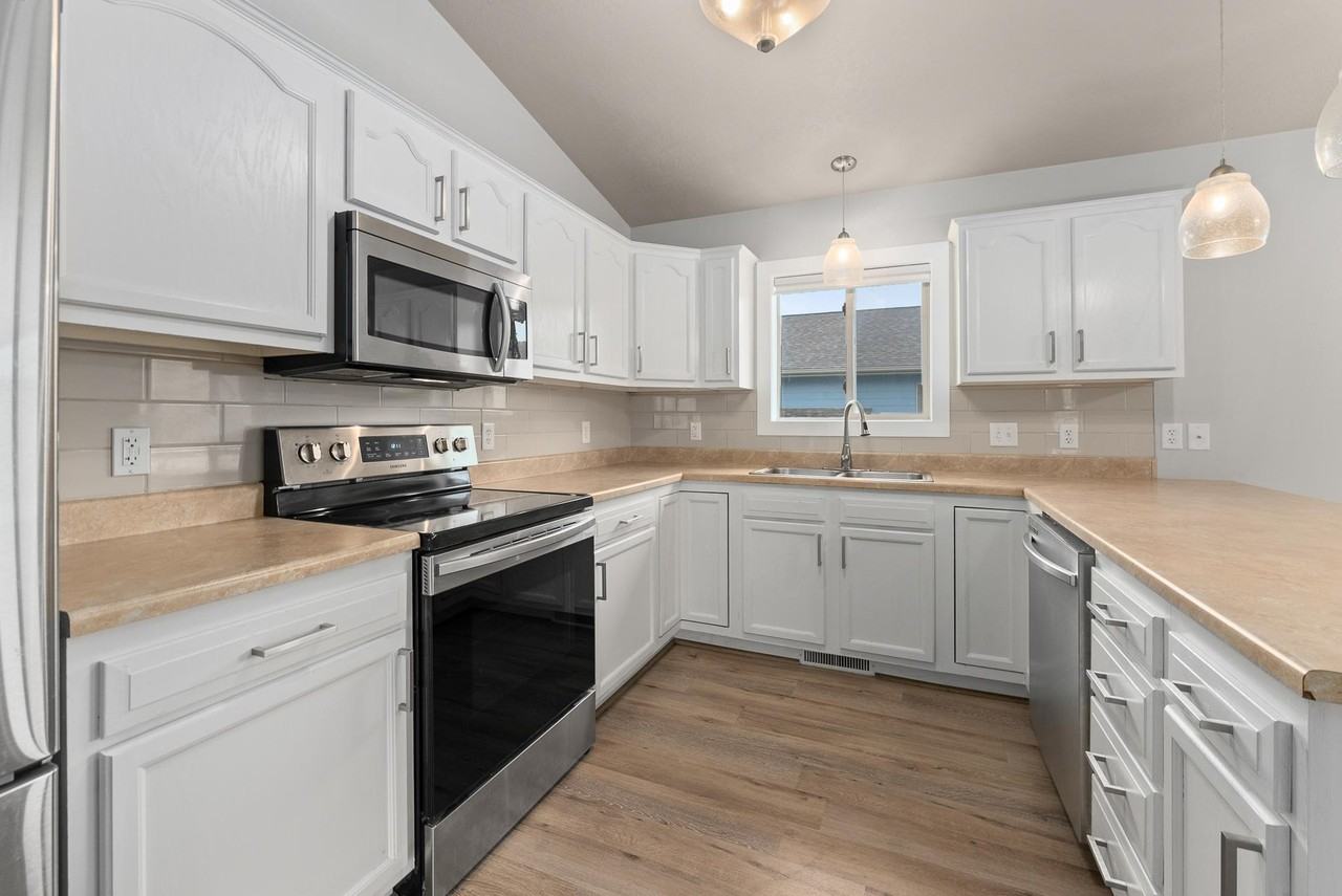 8208 S Hughes Ave #1 - Photo 4 of 40