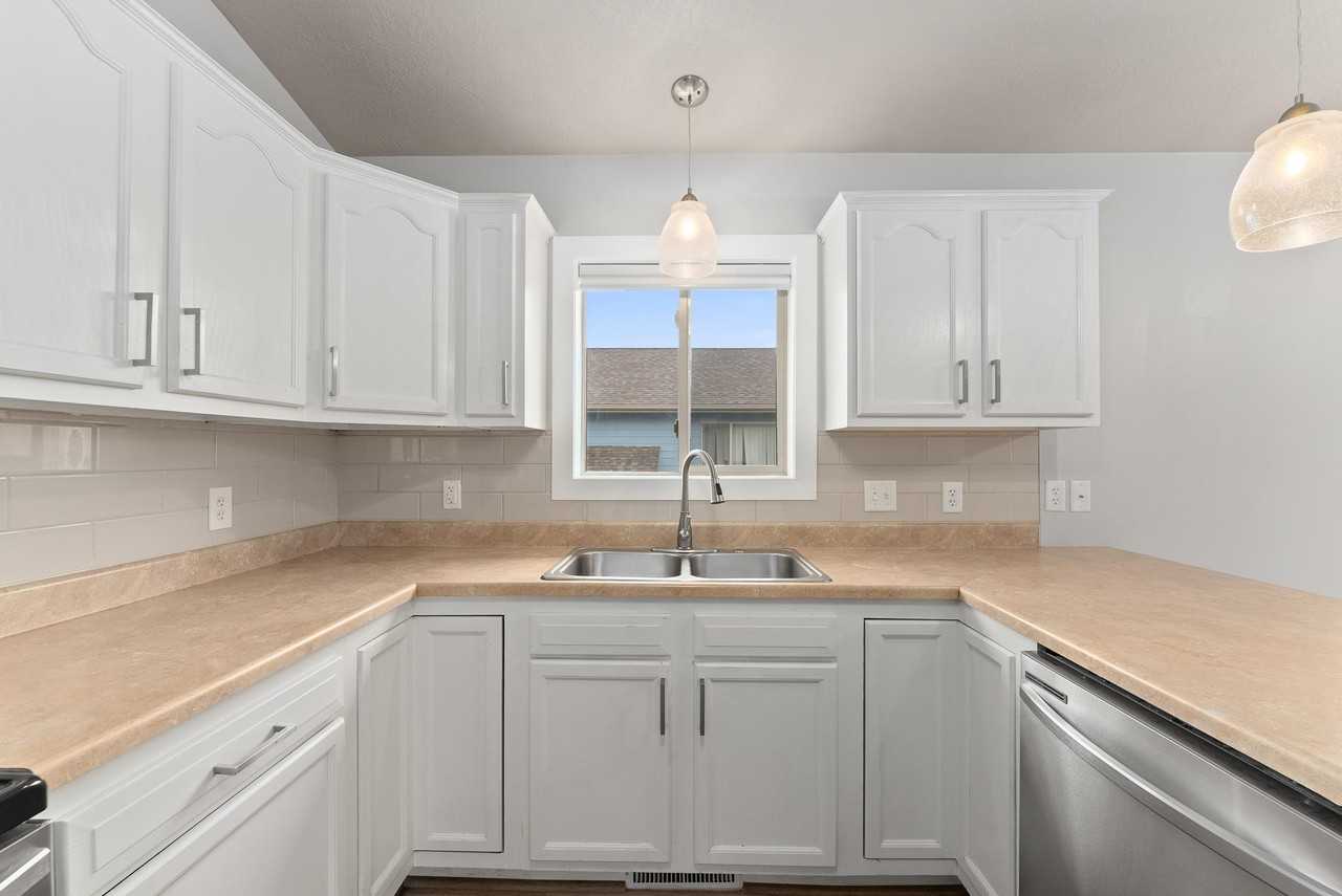 8208 S Hughes Ave #1 - Photo 5 of 40