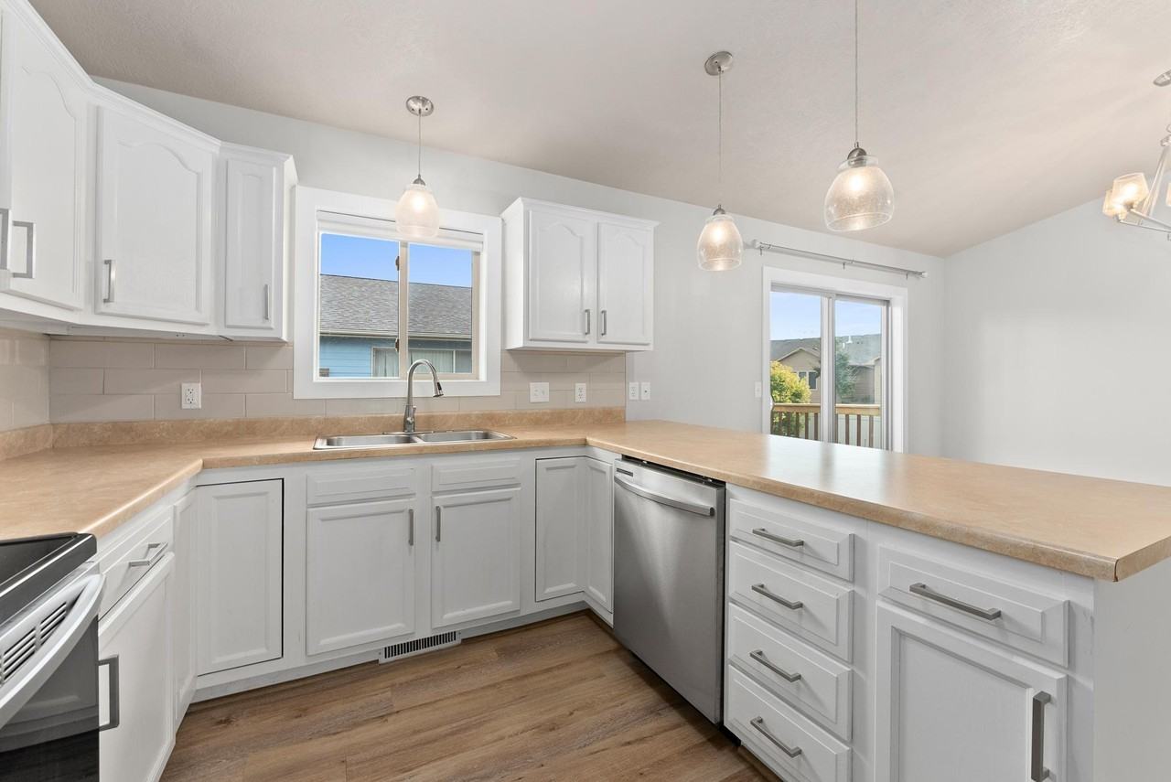 8208 S Hughes Ave #1 - Photo 6 of 40