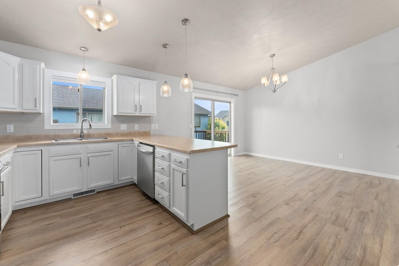 8208 S Hughes Ave #1 - Photo 7 of 40