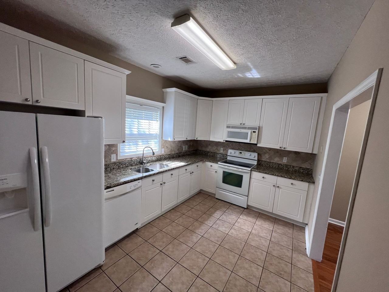 1293 N Dean Rd - Photo 6 of 27
