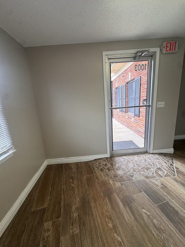 1003 Hauck Dr #1 - Photo 5 of 16