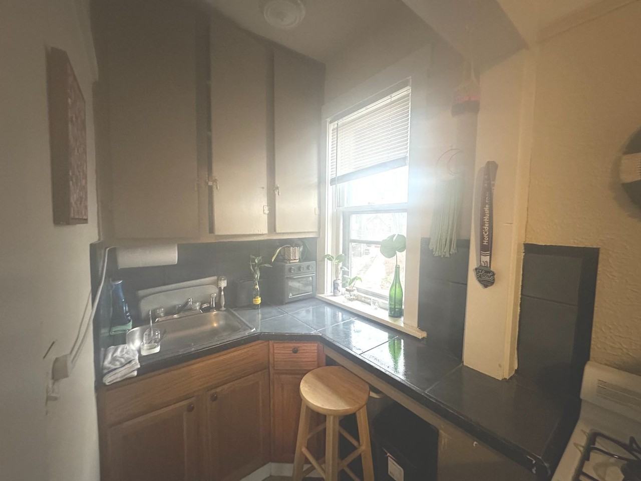 Kane Place Apartments - Photo 2 of 29